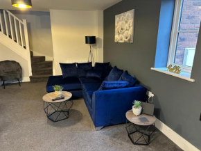 Maple House - 2 bedroom house with free parking in town by ShortStays4U